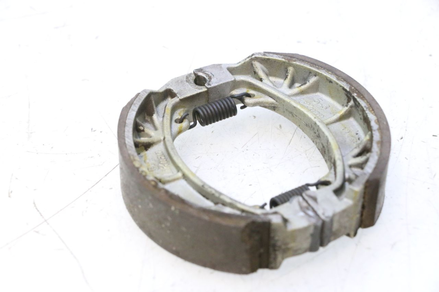photo de ZAPATAS FRENO SYM ORBIT III 3 4T 50 (2021 - 2025) - Primer plano técnico