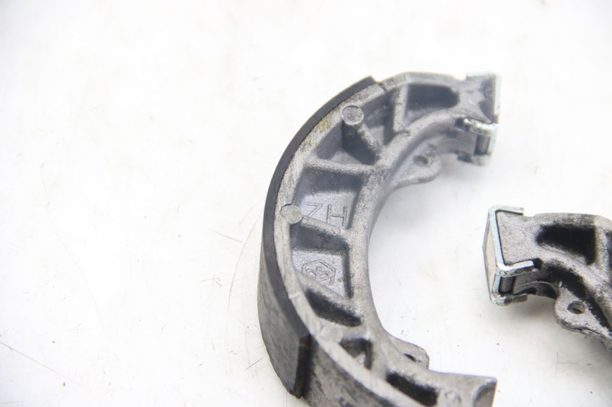 photo de ZAPATA DE FRENO PIAGGIO ZIP 4T 50 (2018 - 2020) - Detalle de la pieza