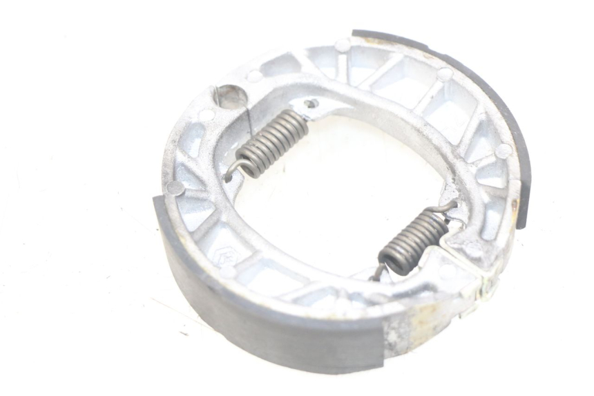 photo de ZAPATA DE FRENO PIAGGIO ZIP 4T 50 (2018 - 2020) - Primer plano técnico