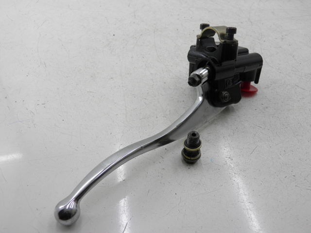 photo de BOMBA FRENO TRASERO JM MOTOR S-MAX 125 (2010 - 2014) - Primer plano técnico