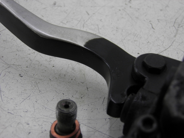 photo de BOMBA FRENO TRASERO PIAGGIO XEVO - X EVO 125 (2007 - 2017) - Detalles de los puntos de fijación