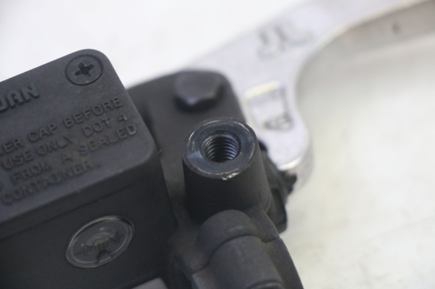 photo de BOMBA FRENO DELANTERO QUADRO 4 4D 350 (2015 - 2018) - Otra perspectiva