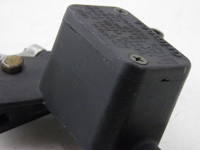 photo de BOMBA FRENO DELANTERO APRILIA LEONARDO ST 250 (2002 - 2005) - Vista general del producto