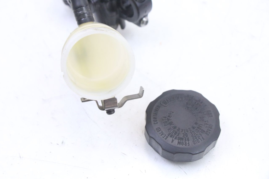 photo de BOMBA FRENO DELANTERO BMW S RR ABS S1000RR 1000 (2015 - 2018) - Primer plano técnico
