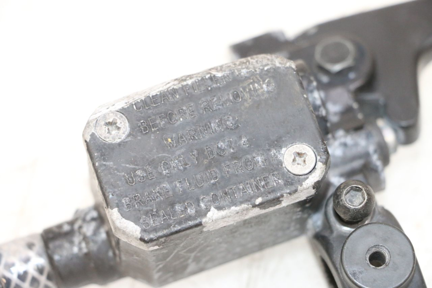 photo de BOMBA FRENO DELANTERO MBK BOOSTER SPIRIT NAKED 50 (2004 - 2017) - Primer plano técnico