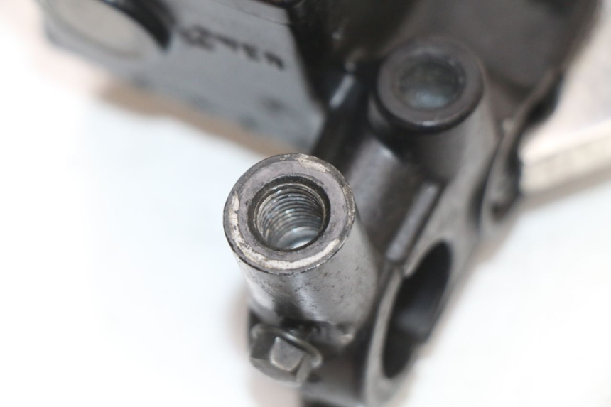 photo de CILINDRO MAESTRO DELANTERO SUZUKI BURGMAN 125 (2007 - 2014) - Detalles de los puntos de fijación