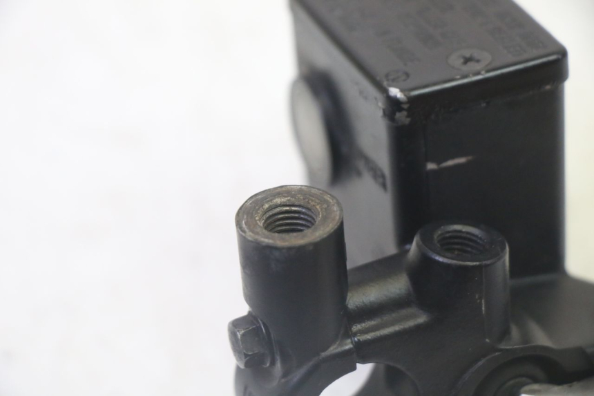 photo de CILINDRO MAESTRO DELANTERO SUZUKI BURGMAN 125 (2007 - 2014) - Otra perspectiva