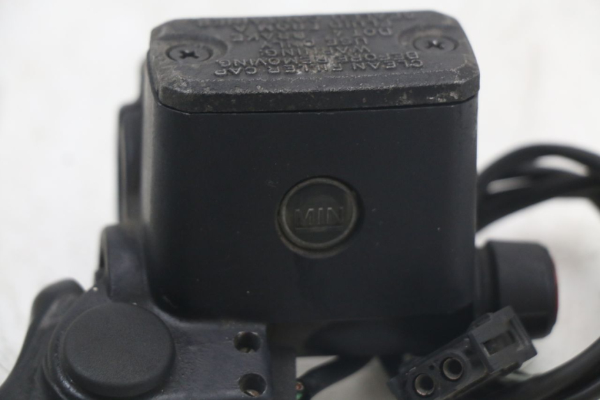 photo de CILINDRO MAESTRO DELANTERO BMW C1 125 (2000 - 2003) - Primer plano técnico