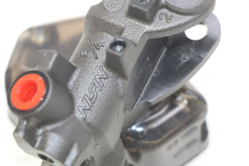 photo de CILINDRO MAESTRO DELANTERO HONDA CB R 1000 (2018 - 2023) - Primer plano técnico