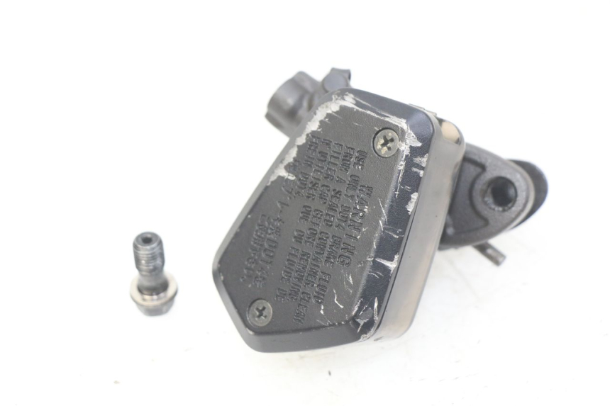 photo de CILINDRO MAESTRO DELANTERO HONDA CB R 1000 (2018 - 2023) - Vista general del producto