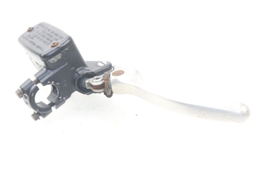 photo de BOMBA FRENO DELANTERO HONDA CBR F SC21 1000 (1986 - 1992) - Primer plano técnico