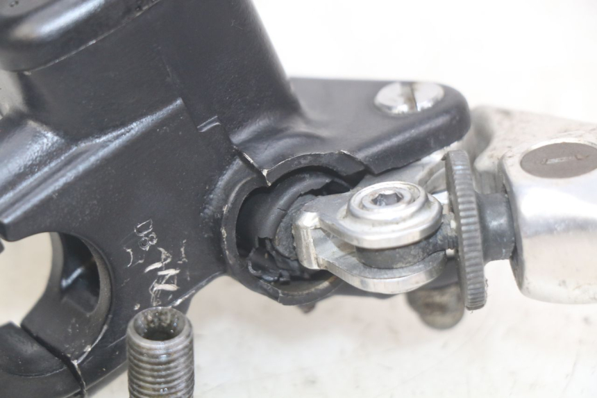 photo de CILINDRO MAESTRO DELANTERO HONDA CBR F SC25 1000 (1989 - 1992) - Otra perspectiva