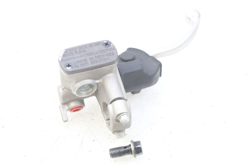 photo de BOMBA FRENO DELANTERO HONDA CRF CR-F 125 (2022 - 2023) - Primer plano técnico