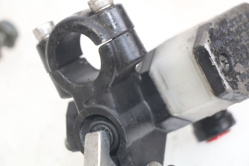 photo de CILINDRO MAESTRO DELANTERO SYM CROX 4T 50 (2016 - 2023) - Zoom estado de uso