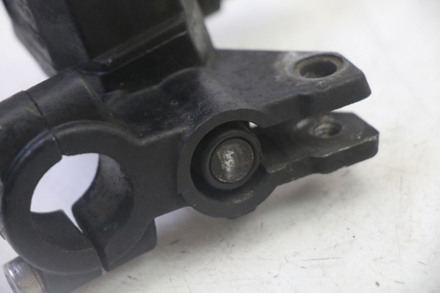 photo de CILINDRO MAESTRO DELANTERO SYM CROX 4T 50 (2016 - 2023) - Primer plano técnico