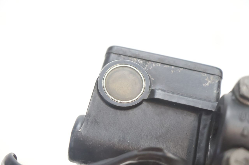 photo de BOMBA FRENO DELANTERO SUZUKI DR S 600 (1985 - 1989) - Primer plano técnico