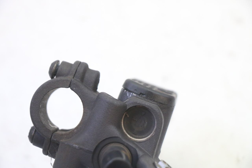 photo de CILINDRO MAESTRO DELANTERO PEUGEOT ELYSTAR 50 (2002 - 2014) - Primer plano técnico