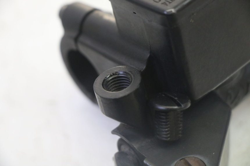 photo de CILINDRO MAESTRO DELANTERO HONDA FES S-WING SWING ABS 125 (2007 - 2015) - Primer plano técnico