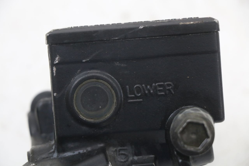 photo de CILINDRO MAESTRO DELANTERO YAMAHA FJR ABS 1300 (2006 - 2012) - Primer plano técnico