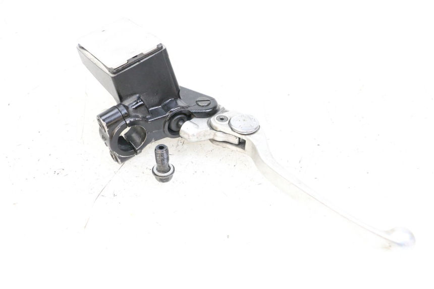 photo de CILINDRO MAESTRO DELANTERO YAMAHA FJR ABS 1300 (2006 - 2012) - Primer plano técnico