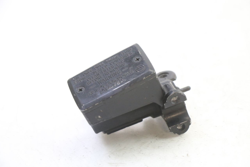 photo de BOMBA FRENO DELANTERO YAMAHA FJR ABS 1300 (2016 - 2020) - Primer plano técnico