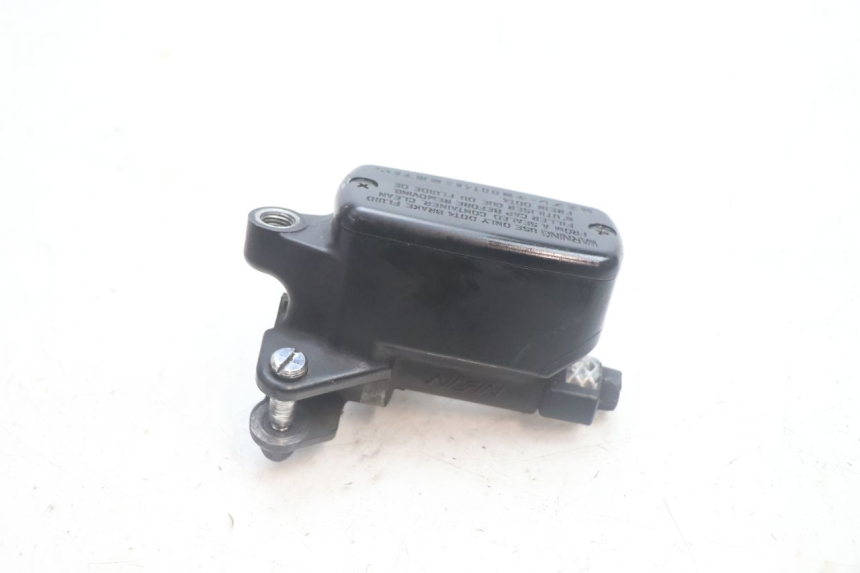 photo de BOMBA FRENO DELANTERO HONDA FJS SILVER WING SILVERWING 400 (2005 - 2008) - Primer plano técnico