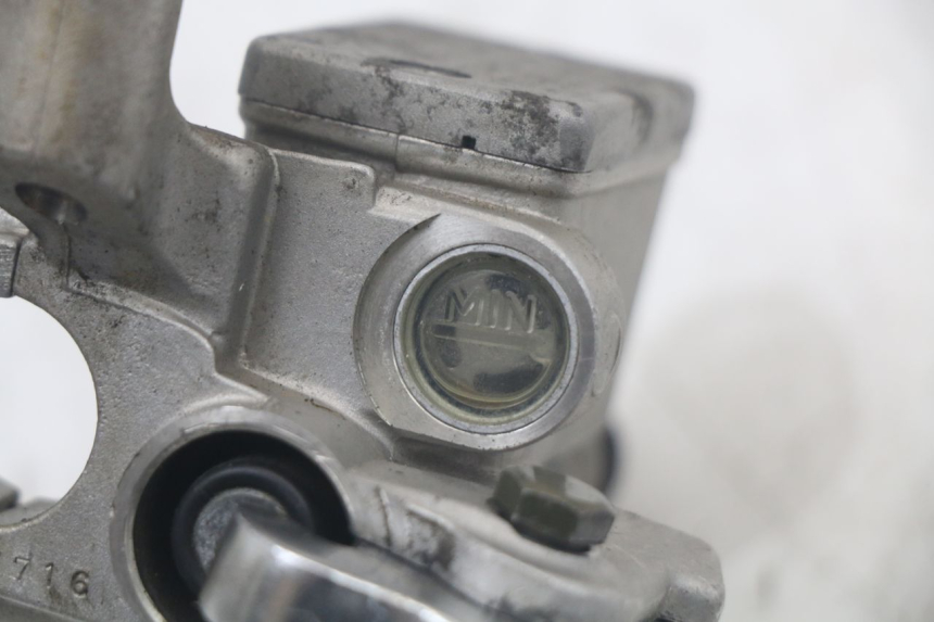 photo de CILINDRO MAESTRO DELANTERO MBK FLAME X 125 (2004 - 2007) - Detalles de los puntos de fijación