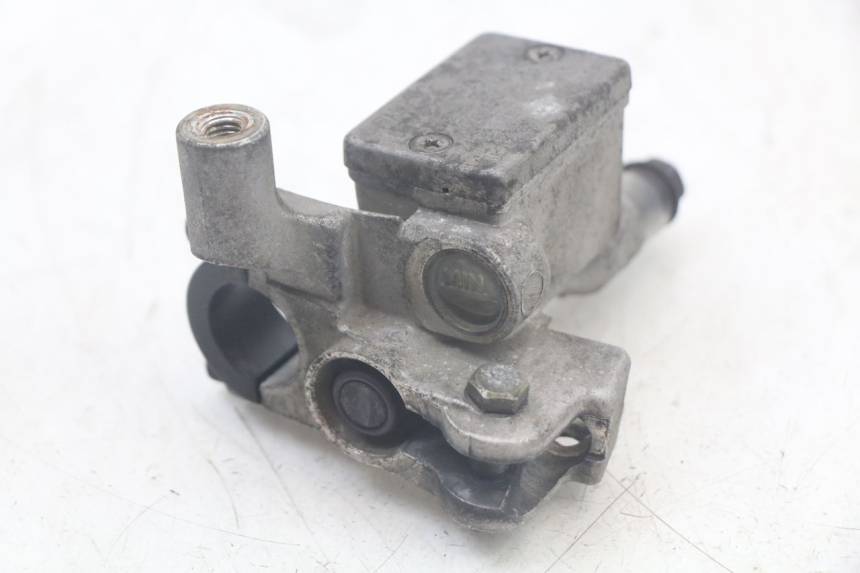 photo de BOMBA FRENO DELANTERO MBK FLAME X 125 (2007 - 2016) - Primer plano técnico