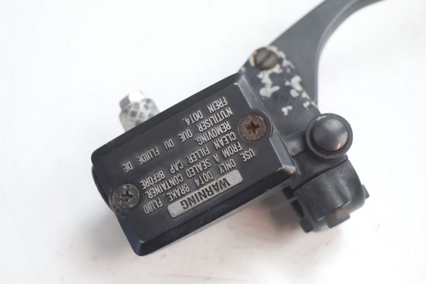 photo de BOMBA FRENO DELANTERO KAWASAKI GPX F ZX750F 750 (1986 - 1990) - Detalle de la pieza