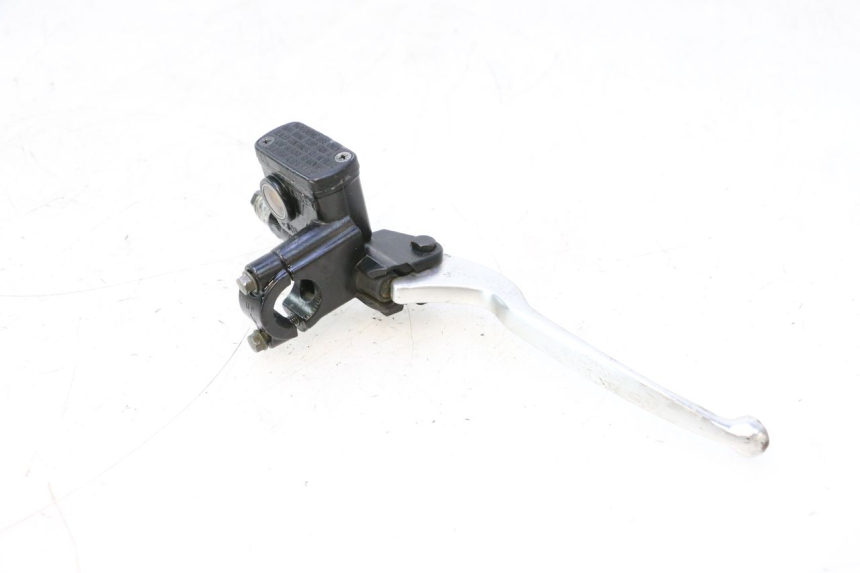 photo de BOMBA FRENO DELANTERO KYMCO GRAND DINK 125 (2008 - 2014) - Primer plano técnico