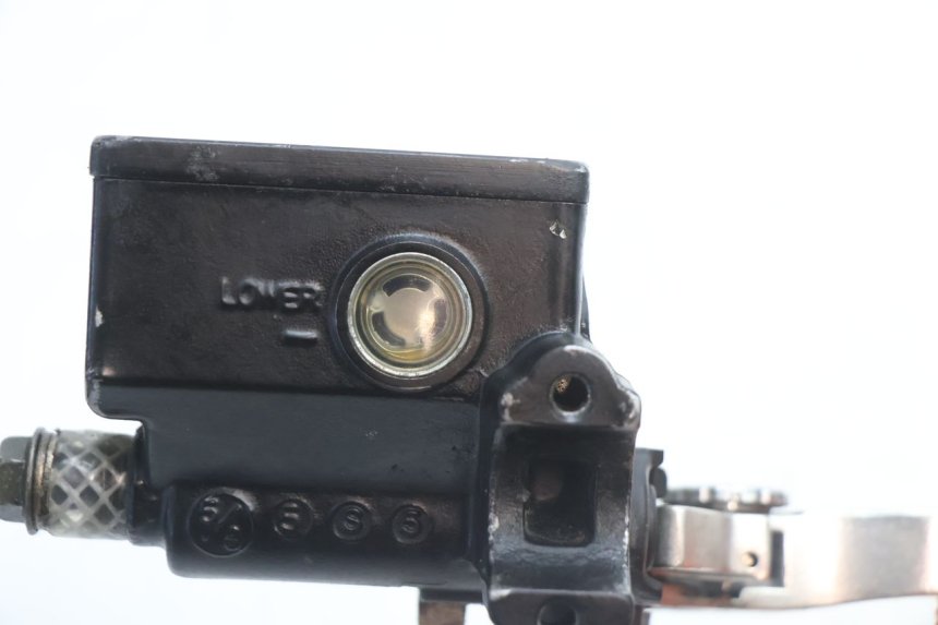 photo de BOMBA FRENO DELANTERO SUZUKI GSR 600 (2005 - 2012) - Primer plano técnico