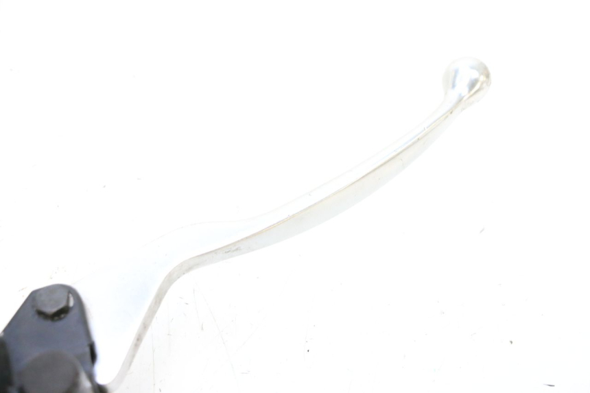 photo de BOMBA FRENO DELANTERO SYM GTS EVO 125 (2009 - 2013) - Primer plano técnico