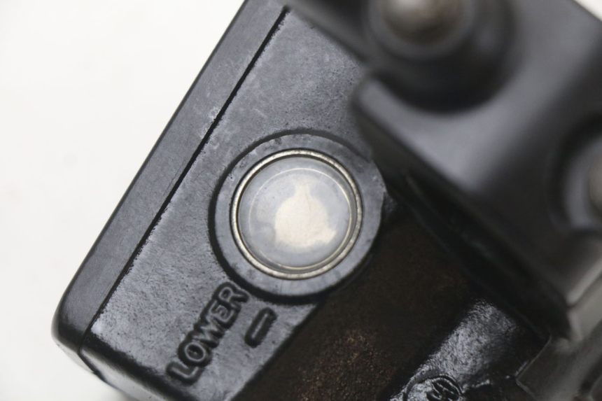 photo de BOMBA FRENO DELANTERO SUZUKI GZ MARAUDER 125 (1998 - 2004) - Detalles de los puntos de fijación