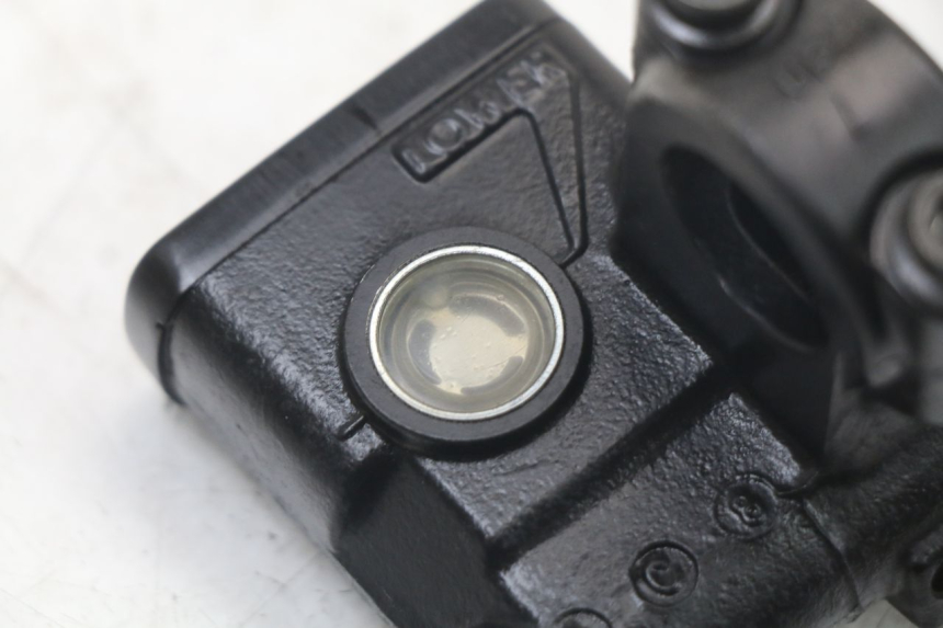 photo de CILINDRO MAESTRO DELANTERO HONDA PCX (JF28) 125 (2009 - 2011) - Detalles de los puntos de fijación