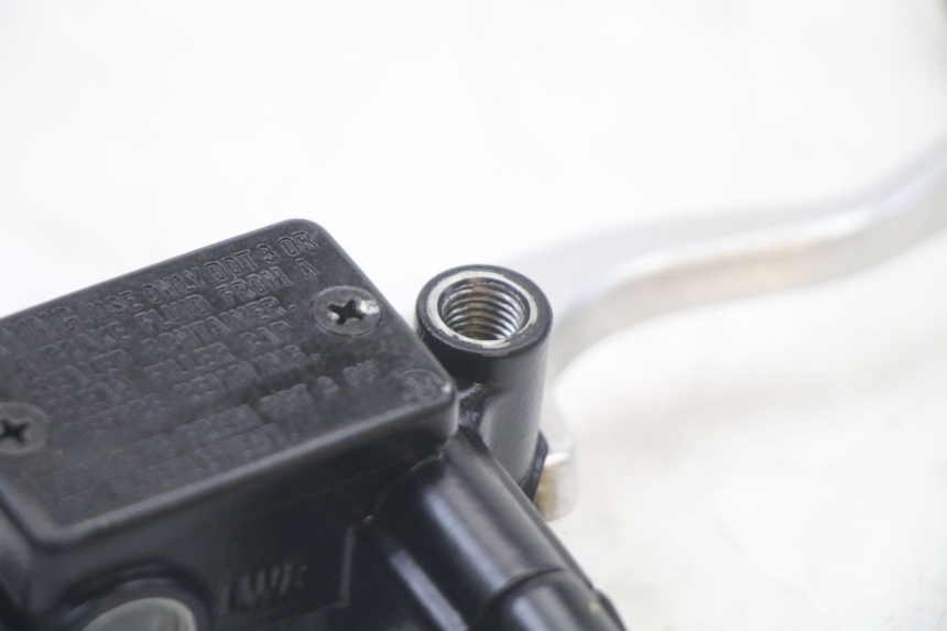 photo de BOMBA FRENO DELANTERO HONDA PCX (JF57/JF64) 125 (2014 - 2018) - Otra perspectiva