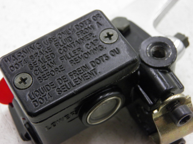 photo de BOMBA FRENO DELANTERO JM MOTOR S-MAX 125 (2010 - 2014) - Primer plano técnico