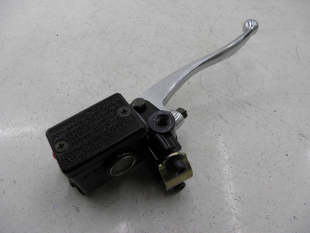 photo de BOMBA FRENO DELANTERO JM MOTOR S-MAX 125 (2010 - 2014) - Detalles de los puntos de fijación