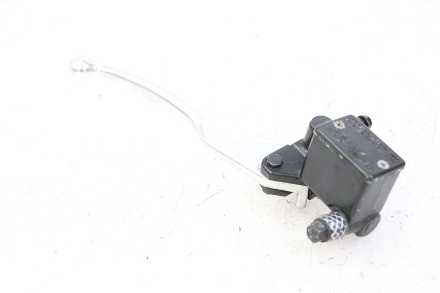 photo de BOMBA FRENO DELANTERO SYM JOYMAX 125 (2010 - 2017) - Detalles de los puntos de fijación