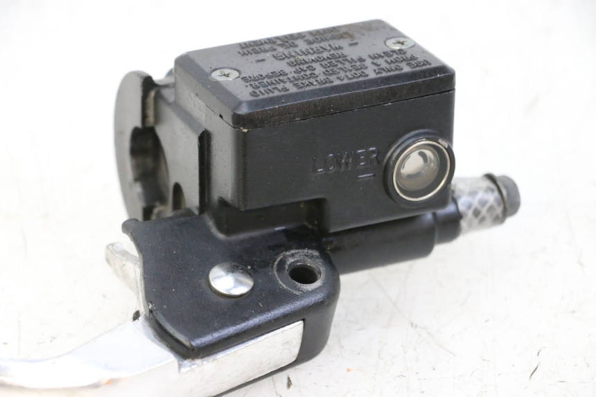 photo de BOMBA FRENO DELANTERO KEEWAY K-LIGHT KLIGHT 125 (2018 - 2025) - Detalles de los puntos de fijación