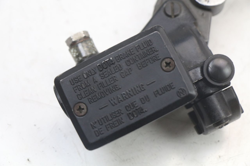 photo de BOMBA FRENO DELANTERO KAWASAKI GTR 1000 (1994 - 2004) - Detalle de la pieza