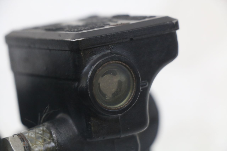 photo de BOMBA FRENO DELANTERO KAWASAKI GTR 1000 (1994 - 2004) - Primer plano técnico