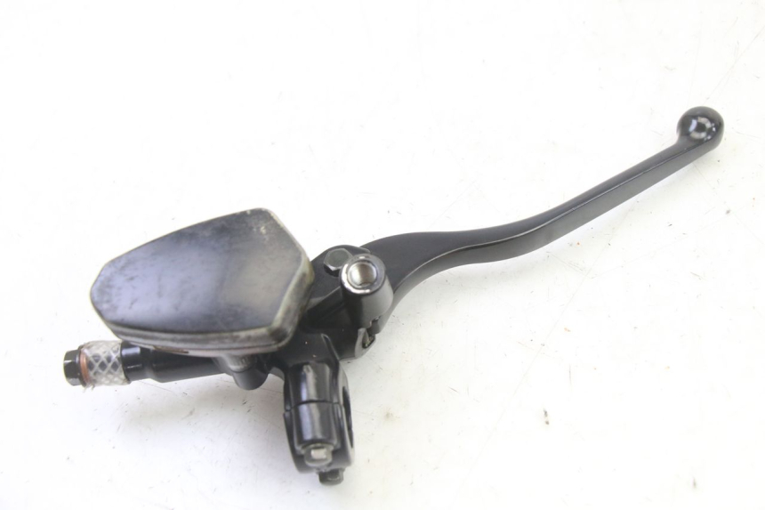 photo de BOMBA FRENO DELANTERO KIDEN KD125-G 125 (2018 - 2022) - Primer plano técnico