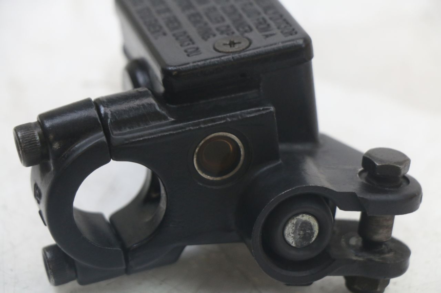 photo de CILINDRO MAESTRO DELANTERO PEUGEOT KISBEE 2T 50 (2010 - 2017) - Primer plano técnico