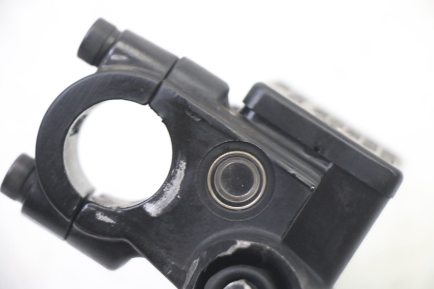 photo de BOMBA FRENO DELANTERO PEUGEOT KISBEE 2T 50 (2018 - 2022) - Detalles de los puntos de fijación