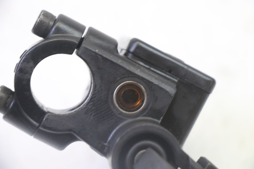 photo de CILINDRO MAESTRO DELANTERO PEUGEOT KISBEE 2T 50 (2010 - 2017) - Primer plano técnico