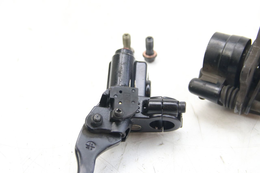 photo de CILINDRO MAESTRO DELANTERO PEUGEOT KISBEE 4T 50 (2018 - 2022) - Primer plano técnico