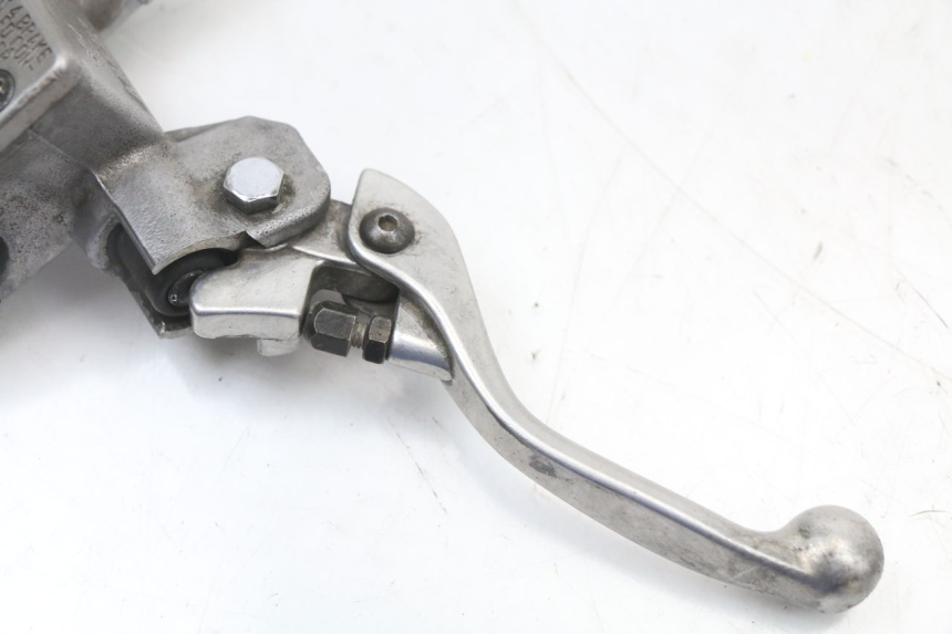 photo de CILINDRO MAESTRO DELANTERO KAWASAKI KX 85 (2014 - 2021) - Detalles de los puntos de fijación