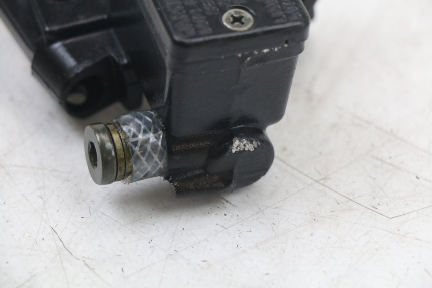 photo de BOMBA FRENO DELANTERO MASH LEGEND'R 4T 50 (2021 - 2025) - Estado de la superficie y material