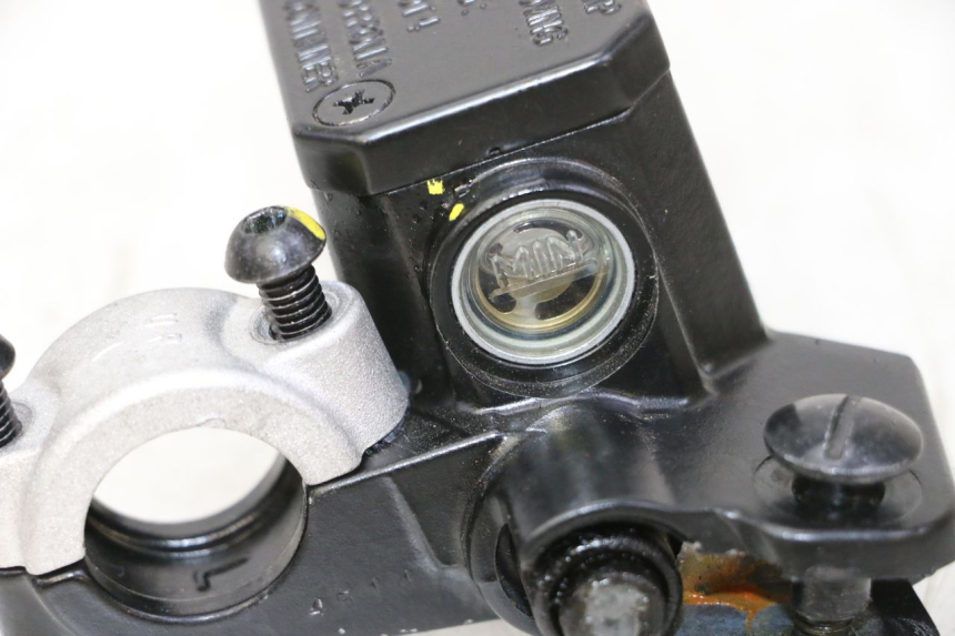 photo de BOMBA FRENO DELANTERO PIAGGIO MP3 HPE 310 (2024 - 2025) - Primer plano técnico