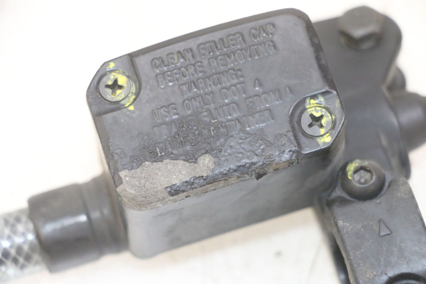 photo de BOMBA FRENO DELANTERO PIAGGIO MP3 LT 300 (2010 - 2016) - Primer plano técnico